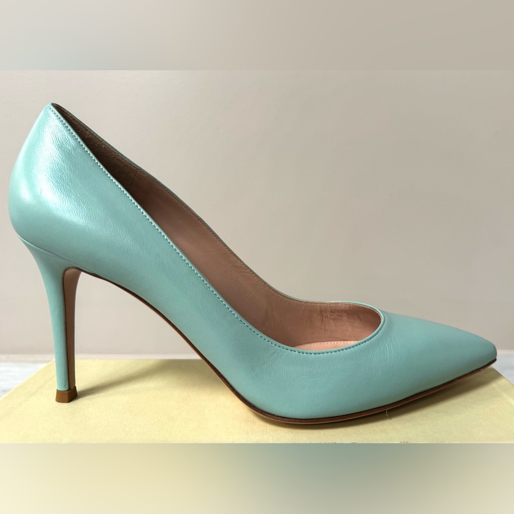Leather Gianvito Rossi pumps - Picture 9 of 13